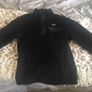 Black Patagonia pullover girls size XL